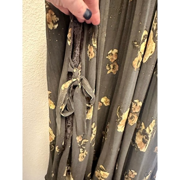 Free People Gray floral Dress, Women’s size XSmall, ties at side, D27 - Picture 6 of 8